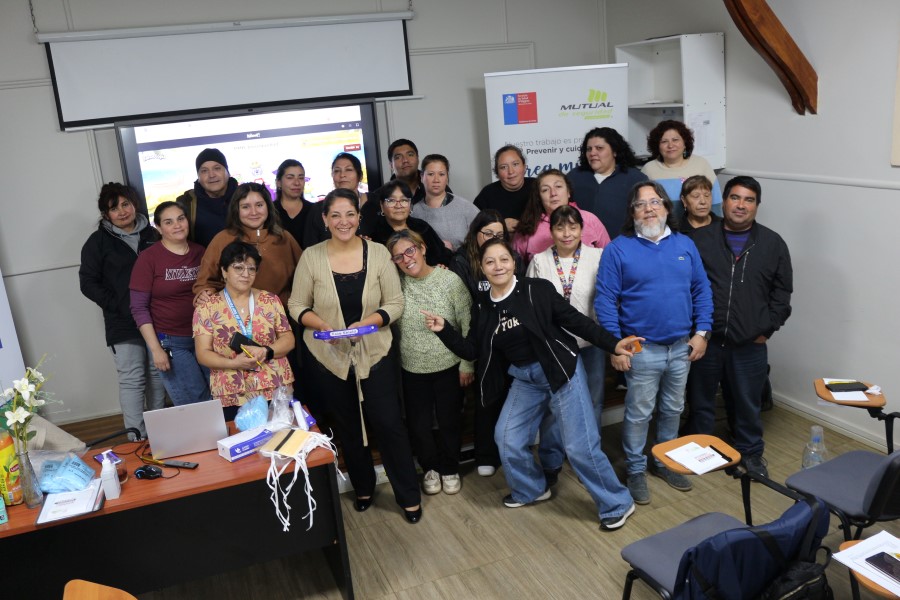 Auxiliares de servicio y Conductores participación de Capacitación en Limpieza y Desinfección de Ambientes Hospitalarios