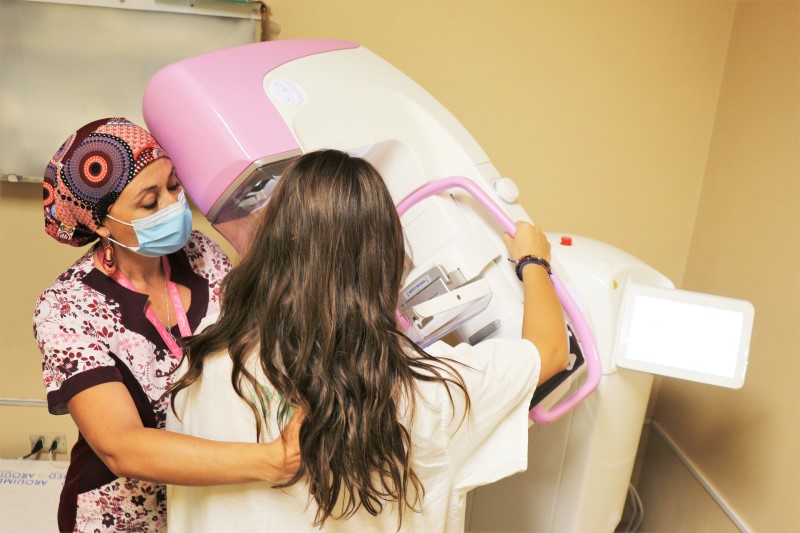 Servicio de Imagenología del Hospital San Fernando incorporó un nuevo y moderno mamógrafo
