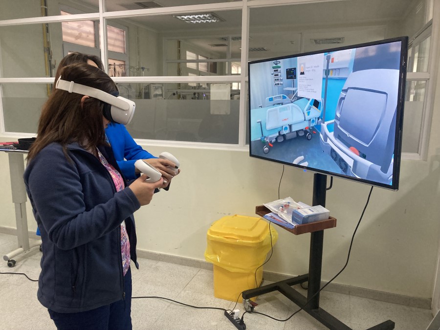 Profesionales de la UCI del Hospital San Fernando se capacitan mediante la realidad virtual